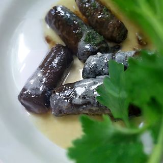 Лозови сармички в лимонов сос (200гр)