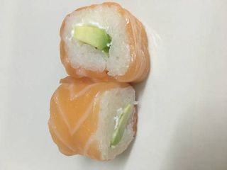Rollito SALMON, aguacate con queso (8 uds.)