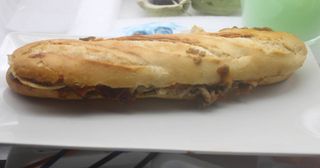 Baguette De Pollo Asado Salsa De La Casa