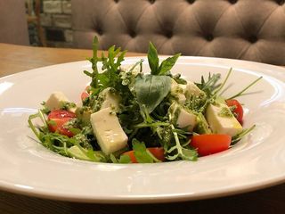 Салат овочевий з моцарелою (220g)