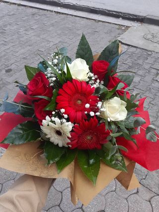 Buket gerberi, ruže