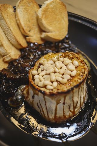 Queso De Cabra Al Horno