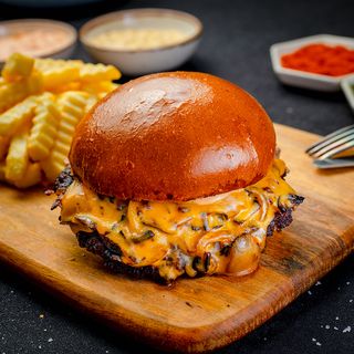 Classic Cheeseburger