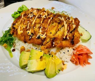 34. Frango Poke Bowls