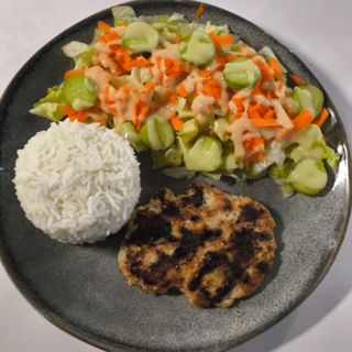 Пилешко кюфте с жасминов ориз