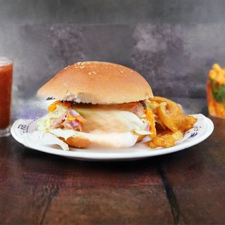 Фараонски бургер с мляно свин.месо + Пърж.картофи  + Coca-Cola