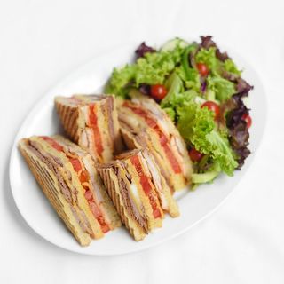 Cj'S Club Sandwich