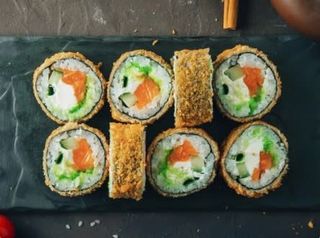 Гарячий рол Вершковий лосось (8шт/270г)