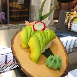 5. Nigiri De Aguacate (2 Pzs.)