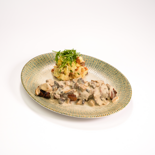 MUSCHIULET DE PORC CU SOS DE CIUPERCI 