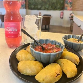 Empanadas de Pollo + Ají 