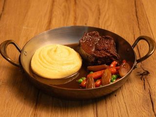Томлена яловичина (450g)