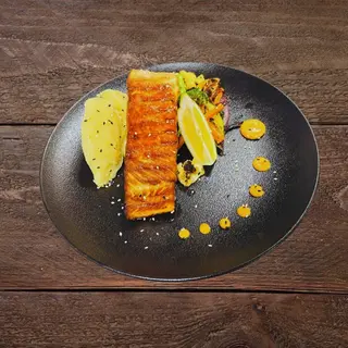 Grilled Salmon/Salmón A La Plancha