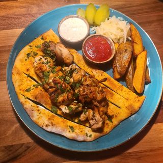 Zestaw ze szaszłykiem z kurczaka