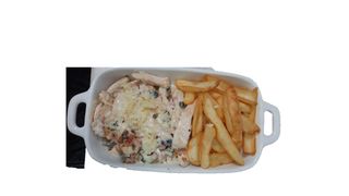 Пиле Жулиен гарнирано с пържени картофи