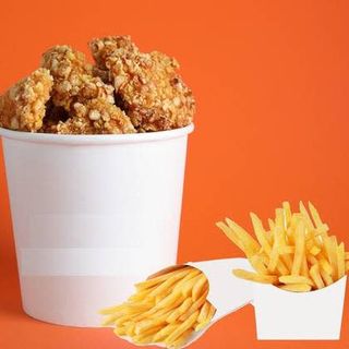 Găleata aripioare picante+cartofi