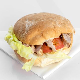 Мексикански бургер с пилешко (250г)