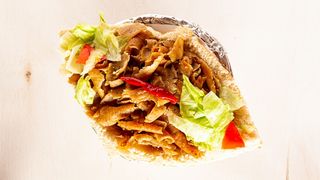 Kebab w bułce z wołowiną i baraniną