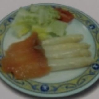 Espárragos Blancos Con Salmón Ahumado