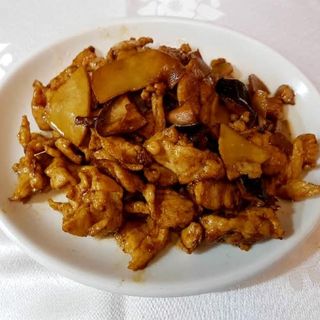 Cerdo con Bambú y Setas Chinas
