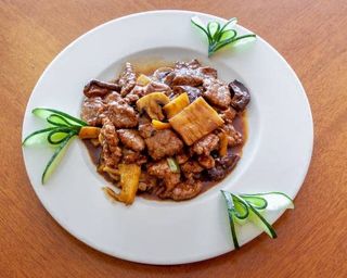 62 - Carne de Vitela com Bambu e Cogumelos Chineses