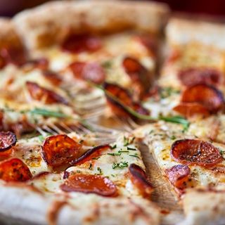 PIZZA FRANKFURT (26 Cm.)