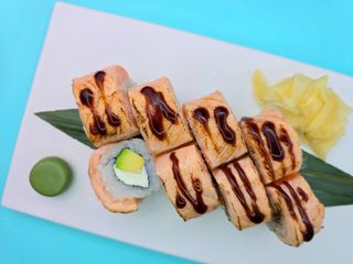 Філадельфія з лососем та авокадо татакі (265г)