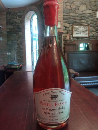 აჭარული როზე ნახევრდ ტკბილი