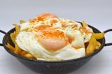 Huevos De Campo Con Papas Y Ajos Fritos