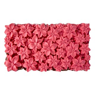 czekolada mleczna zdobiona różowymi kwiatami z białej czekolady (85g)