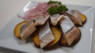 Оселедець на картоплі з цибулею (100/100)