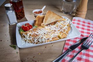 Omleta cu sunca si cascaval