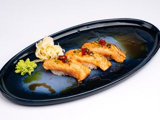 Нігірі з лососем (130г)