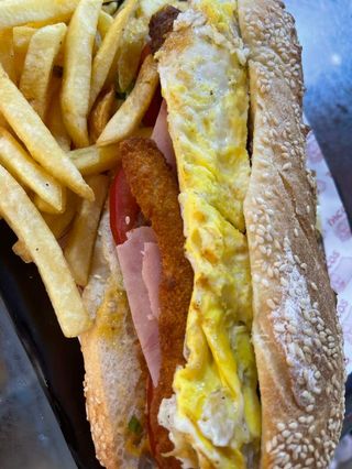 Sandwich Américain +  Frites +  Soda