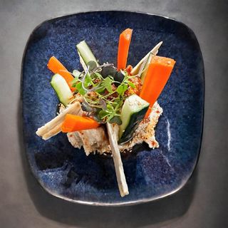 Hummus de garbanzos con crudites y pan de sésamo