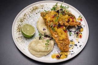 Peste crocant cu sos de mango