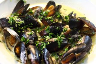 Мідії в вершковому соусі