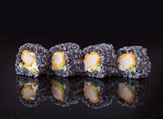 Урамаки Блек Филаделфия криспи пиле (4бр-105г)