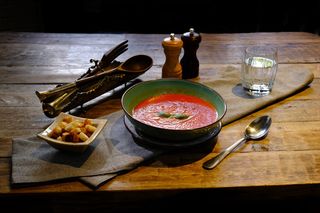 Supă cremă de roșii cu busuioc și grana padano