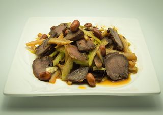 Limba de porc & burta de vita in sos iute