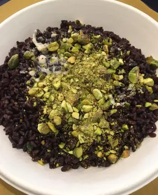 Riso nero Venere integrale con fonduta di Grana Padano 