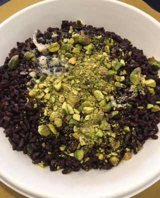 Riso nero Venere integrale con fonduta di Grana Padano 