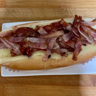Perrito Caliente Con Queso Y Bacón