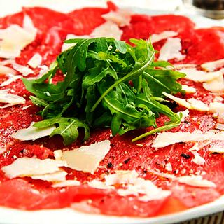 Carpaccio Di Manzo Con Rucola