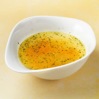 Bistra supa sa domaćim rezancima