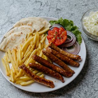 Ručak porcija - roštilj kobasica