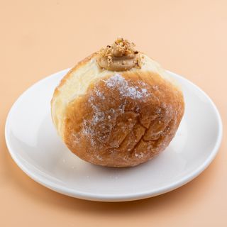 ბერლინური ფუნთუშა თხილით