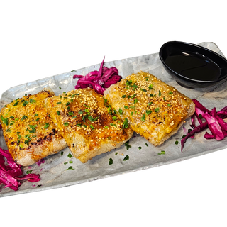 Оризови джобчета с дърпано свинско и зеленчуци (370гр)