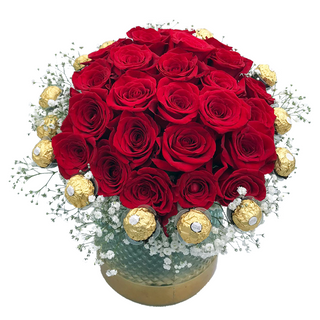 Ramo de rosas frescas y Ferreros