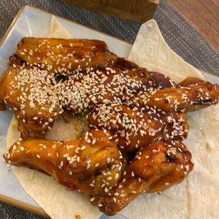 Крило куряче в соусі (300 грам)